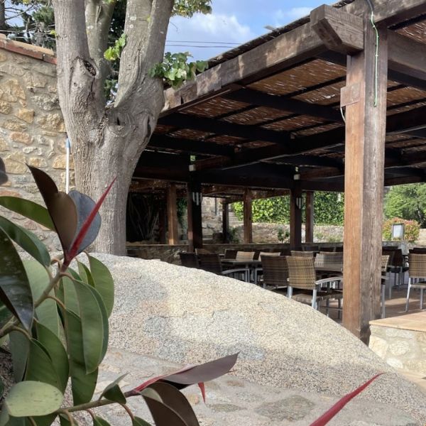 Ermita del Roure. Pensió Marfil a la Jonquera. Allotjament de dos estrelles